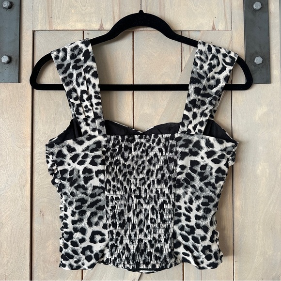NWT Express Women’s Leopard Print Top XS - Picture 2 of 3